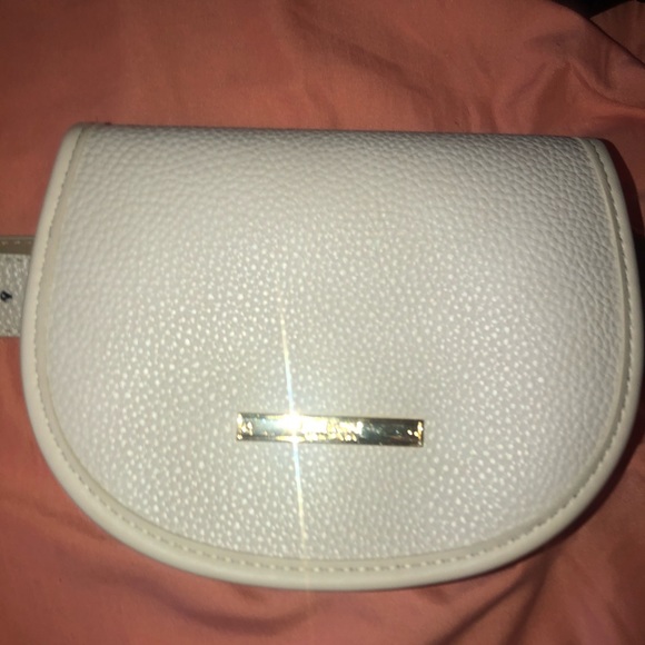 This cute Steve Madden fanny pack/ handbag - Picture 2 of 4